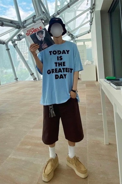 24 S/S TODAY IS THE GREATEST DAY T-shirt코ㅋ 착용